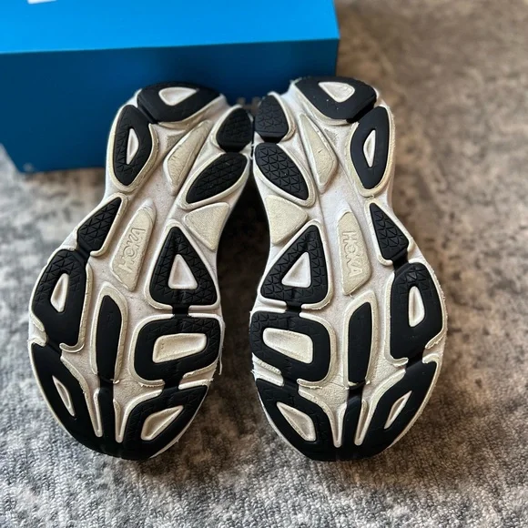 Women’s Hoka Bondi 8 Black & White, sz. 8 - Picture 5 of 9